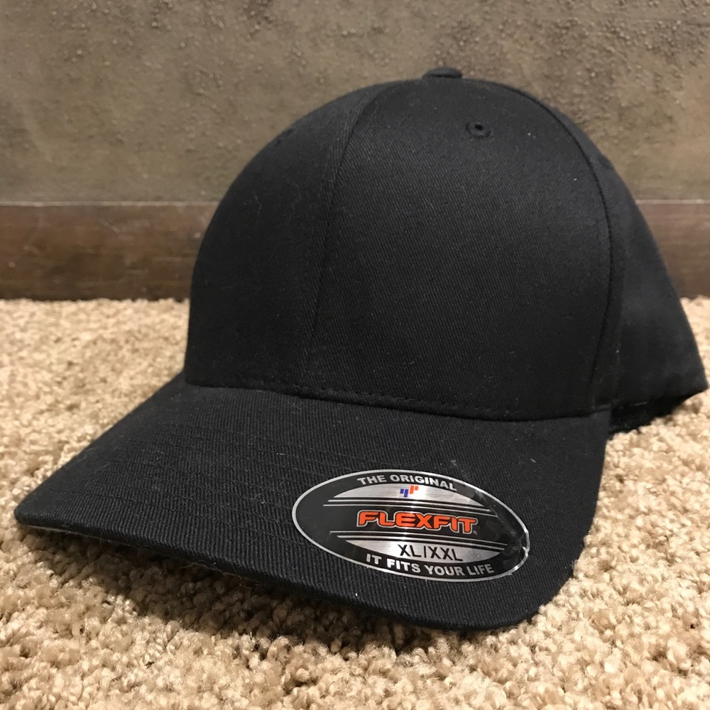 Black fitted hat